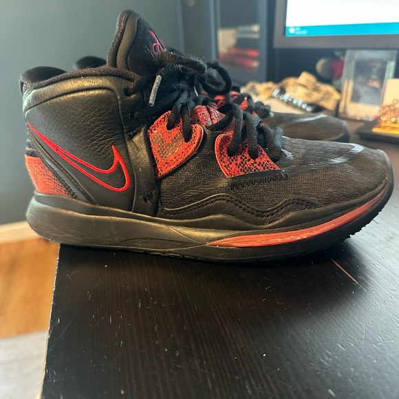 Nike Kyrie Infinity Bred Basketball Snickers - Picture 2 of 6
